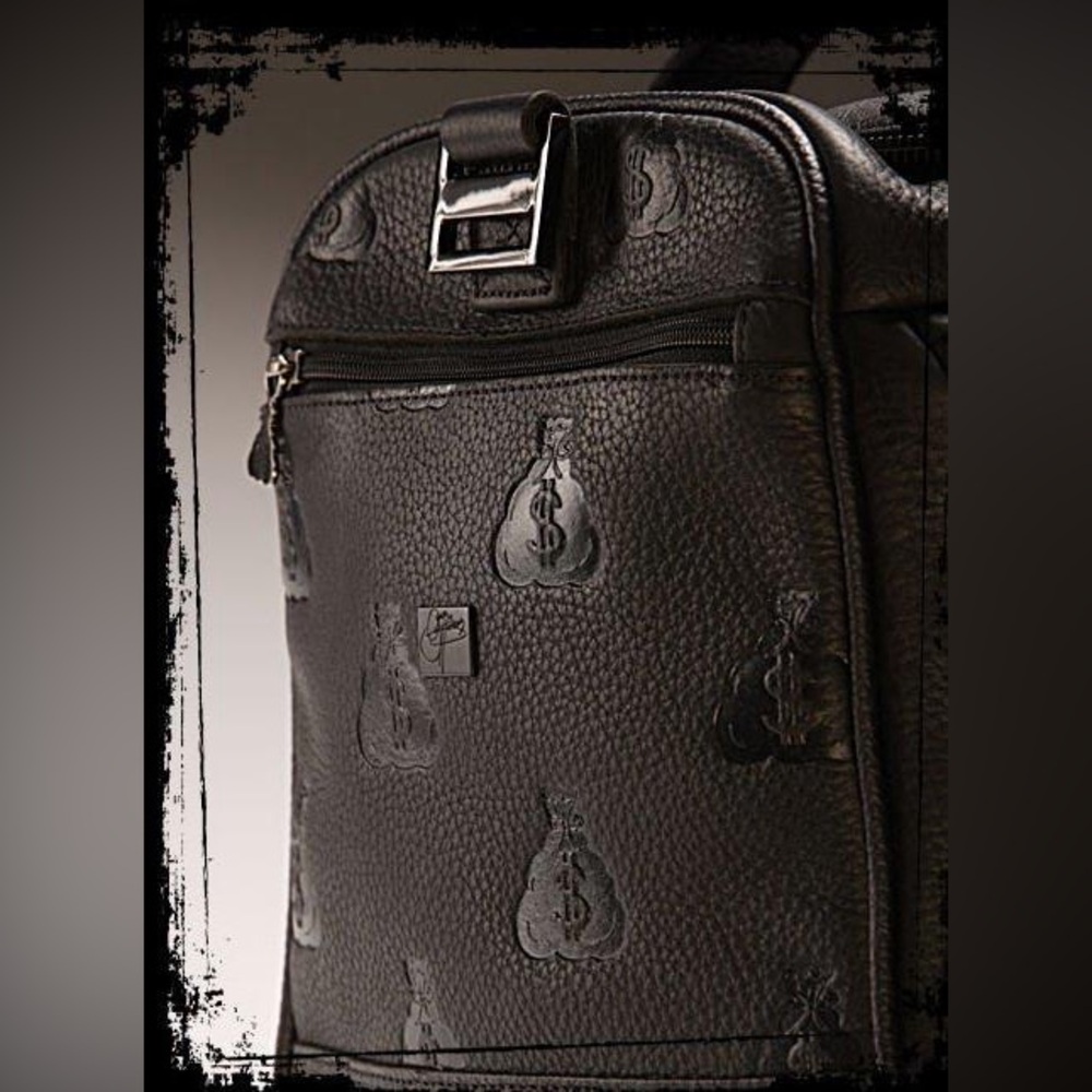 New Old Stock Kiss Gene Simmons BLACK LEATHER Moneybag Duffle Bag - Original Box - Picture 8 of 17